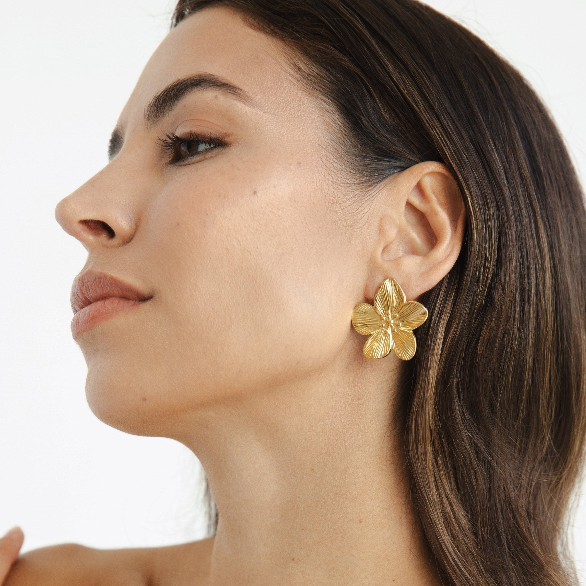 Elegante oorbellen met gouden bloemen