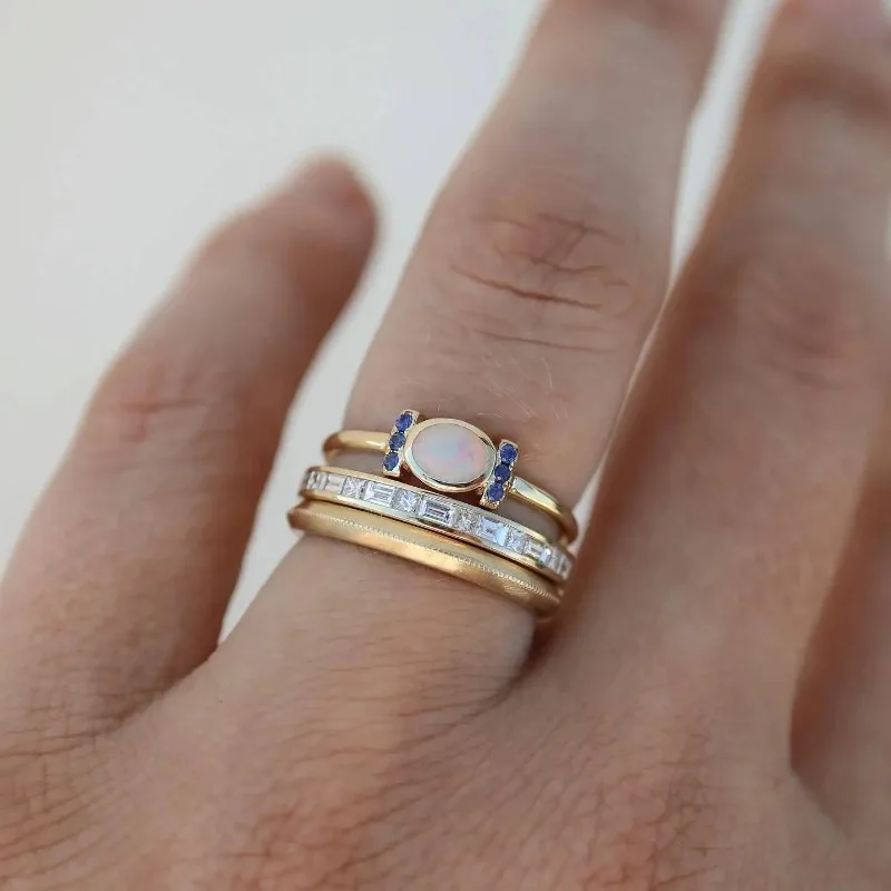 Elegante gouden opalringenset met verfijnde details