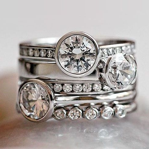 Verfijnde zilveren ring met sprankelende kristallen