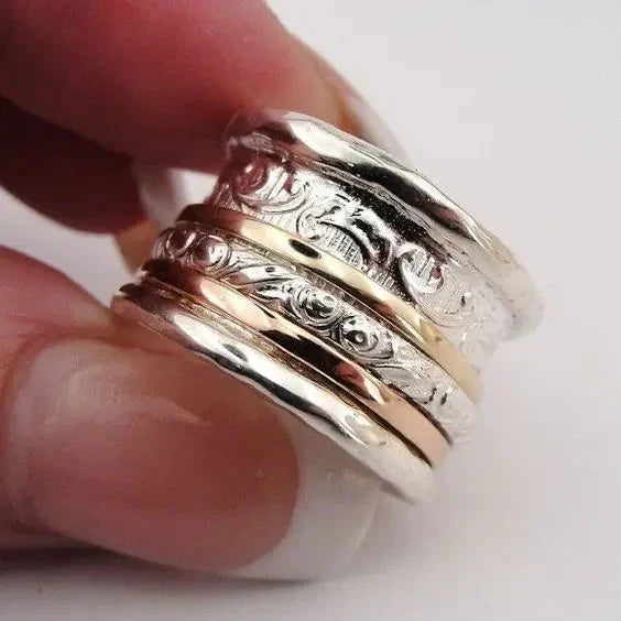 Elegante ring van goud en zilver met een verfijnde afwerking