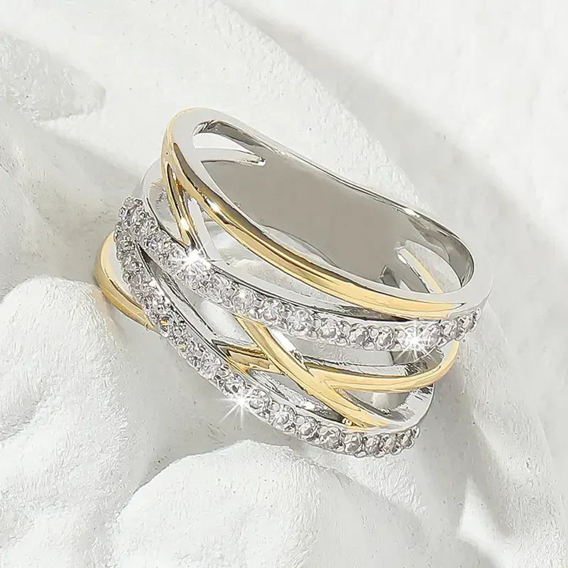 Stralende zirkonia ring in gemengd goud