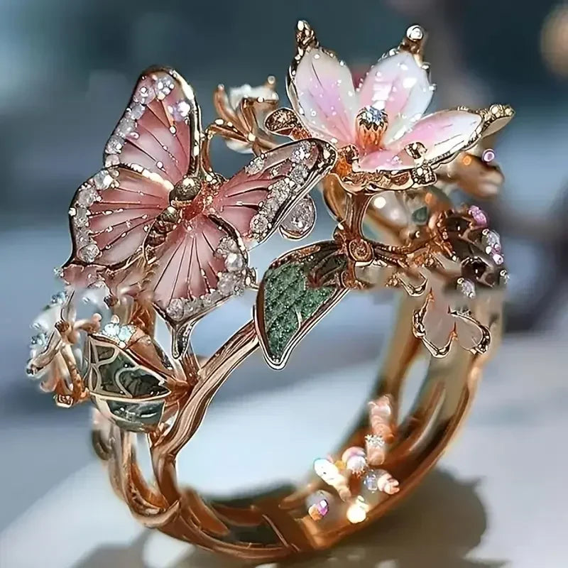 Zachte gouden ring met zirkonia vlinder
