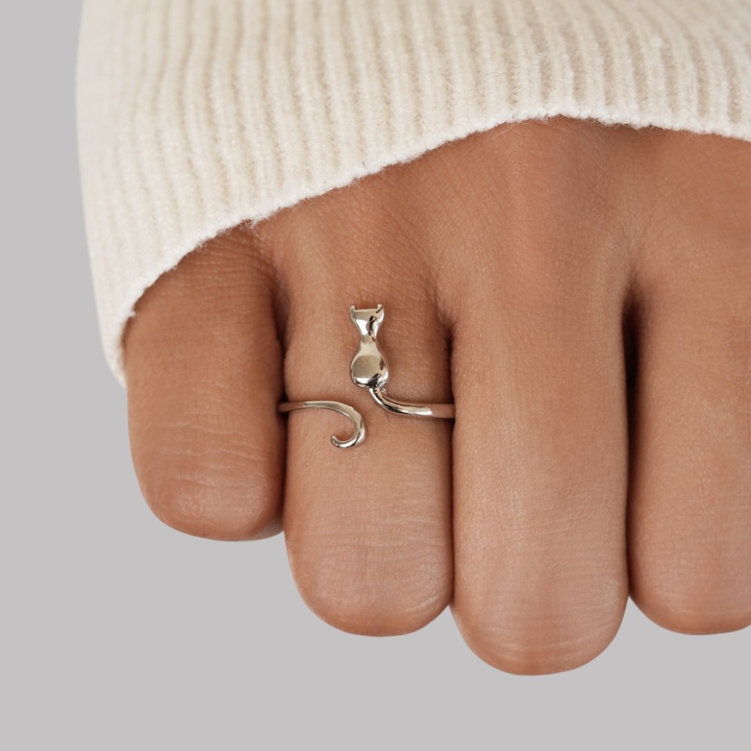 Zilveren ring met een verfijnde maan