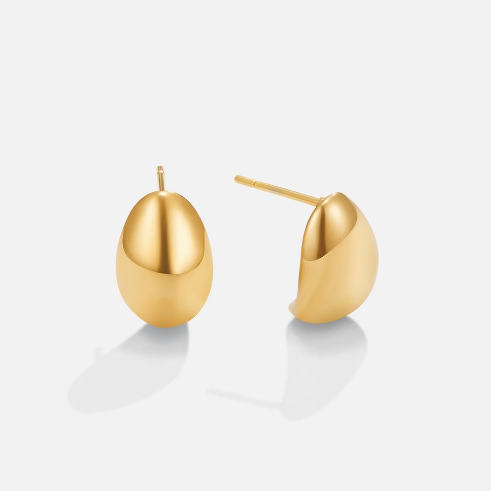 Elegante gouden oorbellen met een verfijnde curve