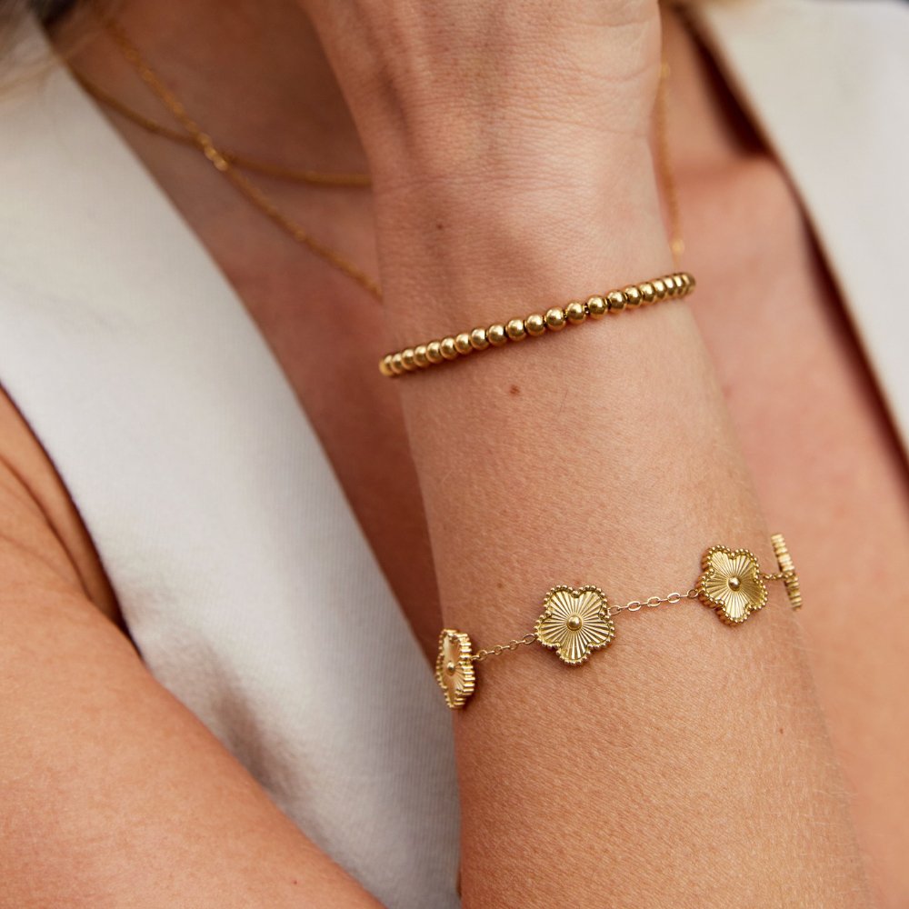 Elegante armband van goud met pareldetails
