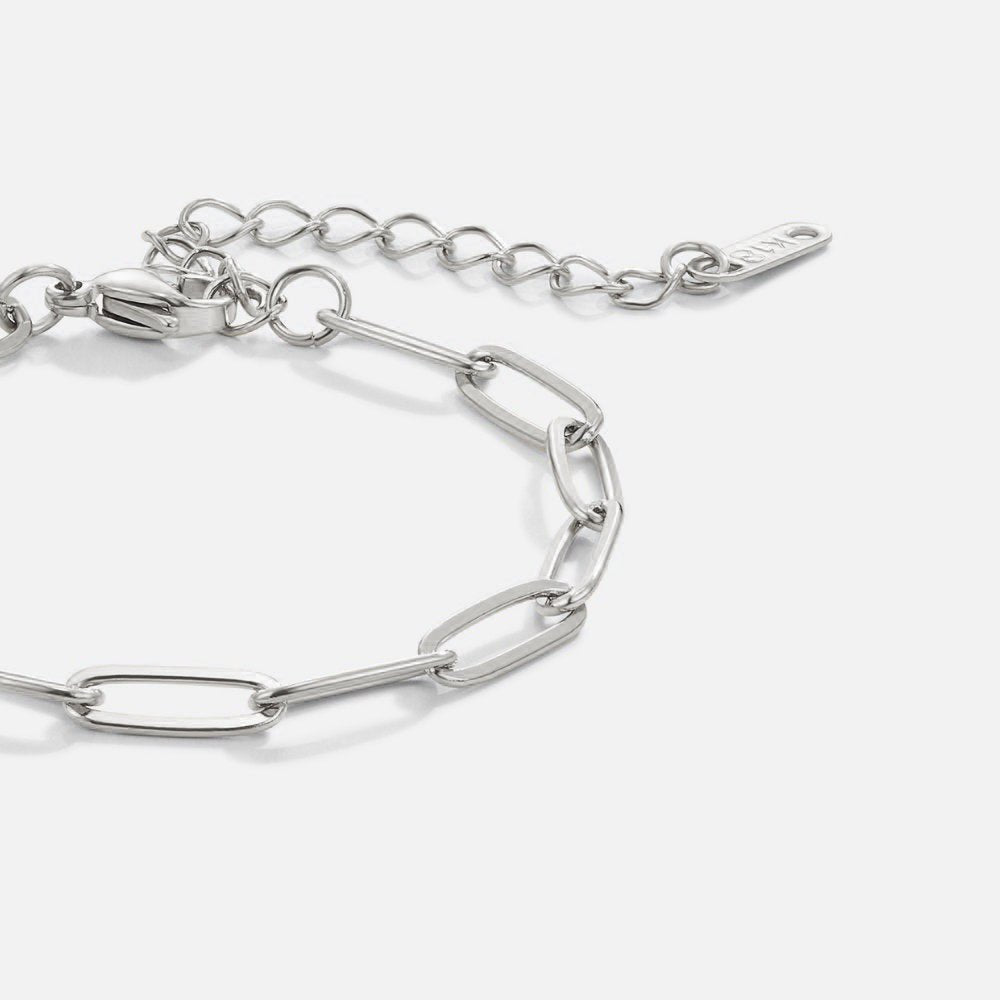 Minimalistische zilveren armband met elegante schakels