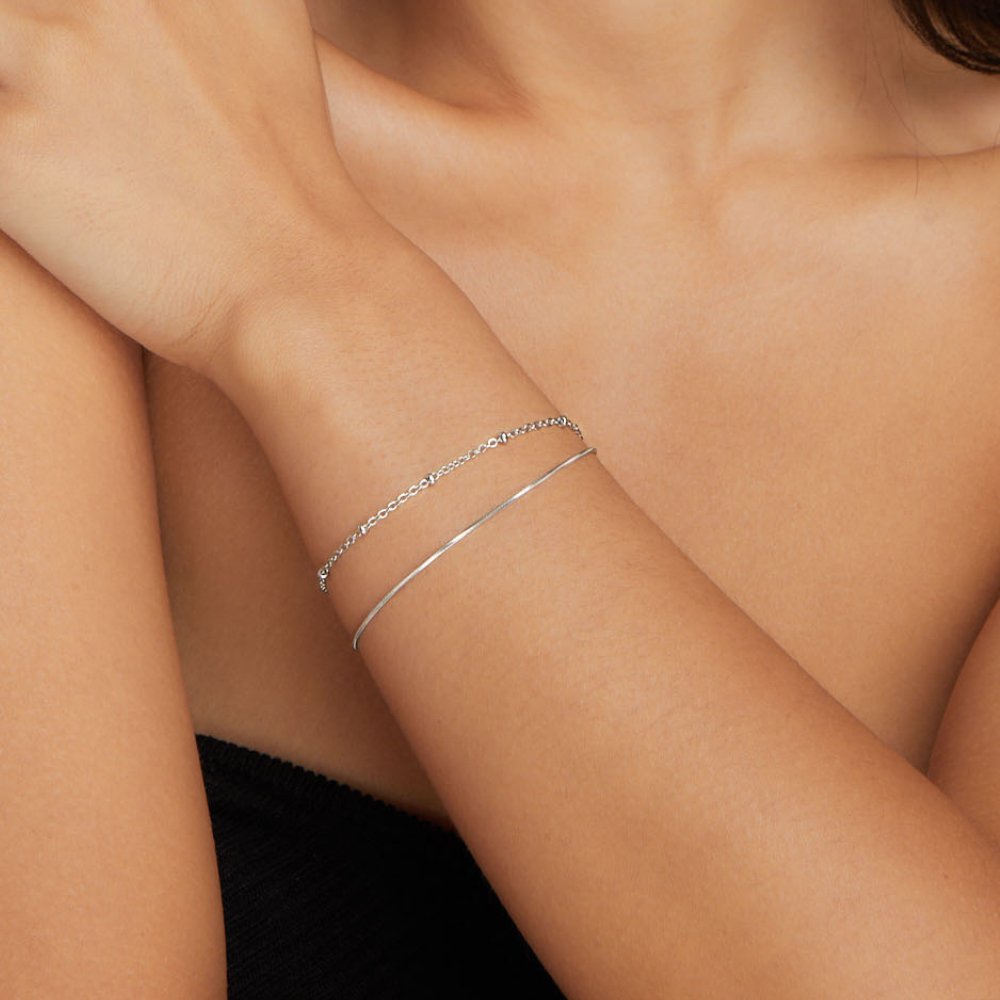 Elegante zilveren schakelarmband met verfijnde details