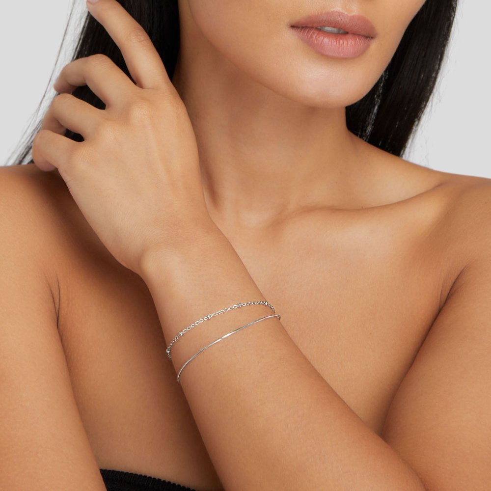 Elegante zilveren schakelarmband met verfijnde details