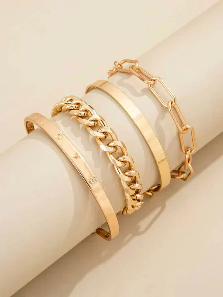 Elegante gouden armbandset met verfijnde details