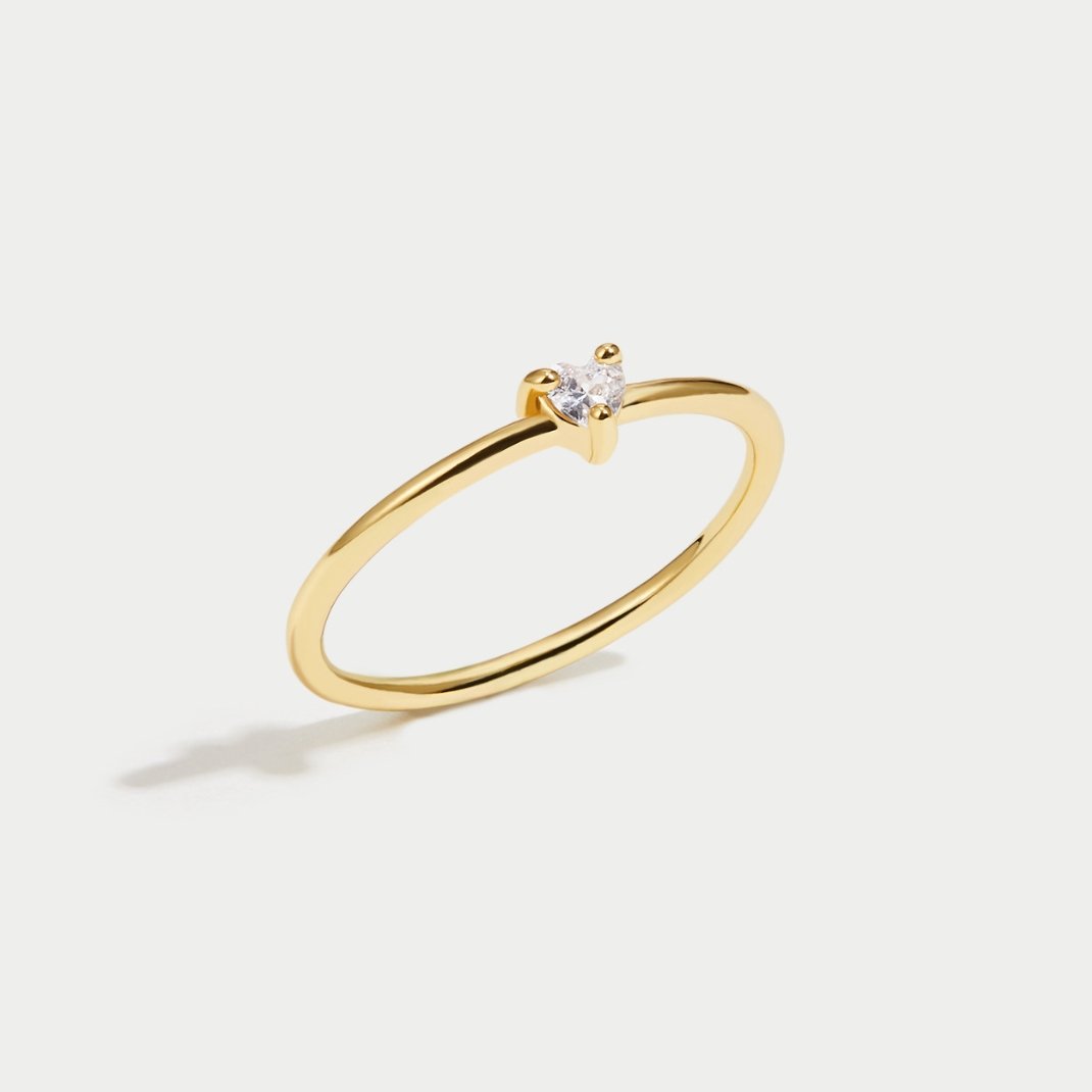Verfijnde kristallen ring met hartje in zilver