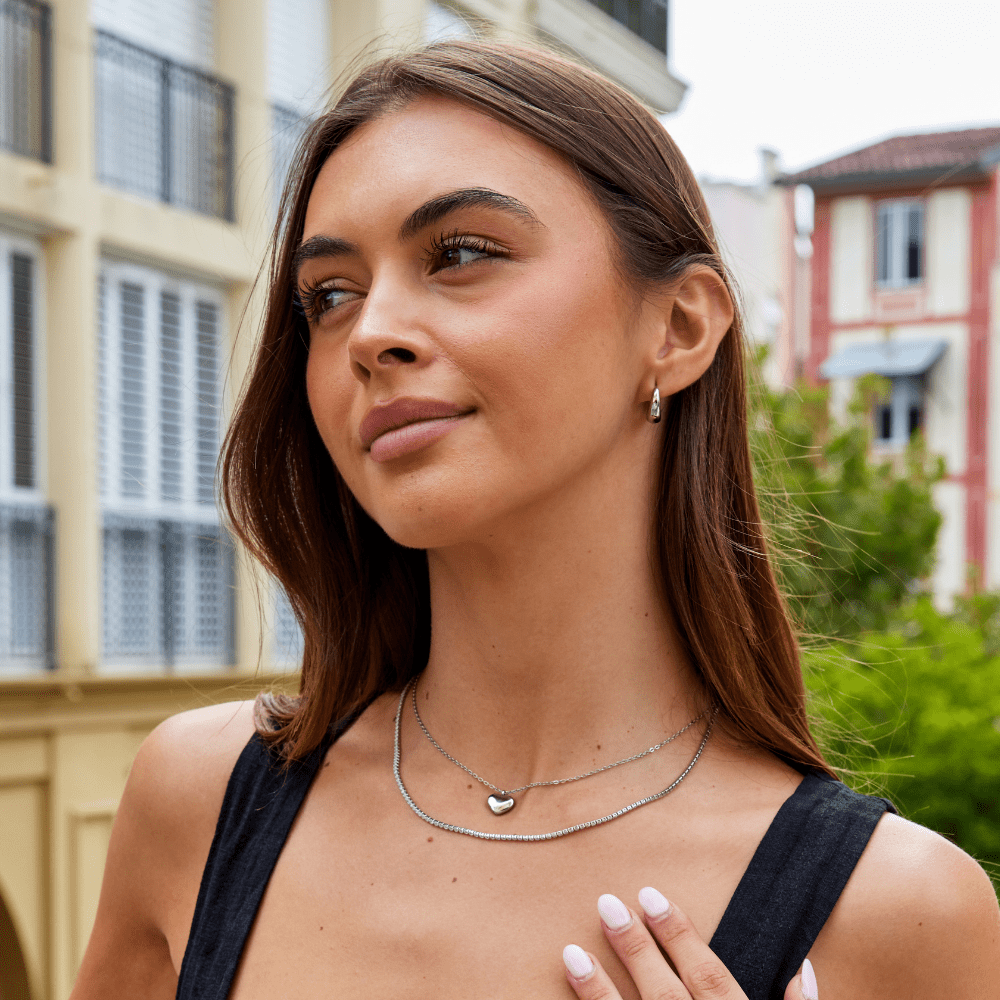 Elegante zilveren oorbellen met subtiele zirkonia details