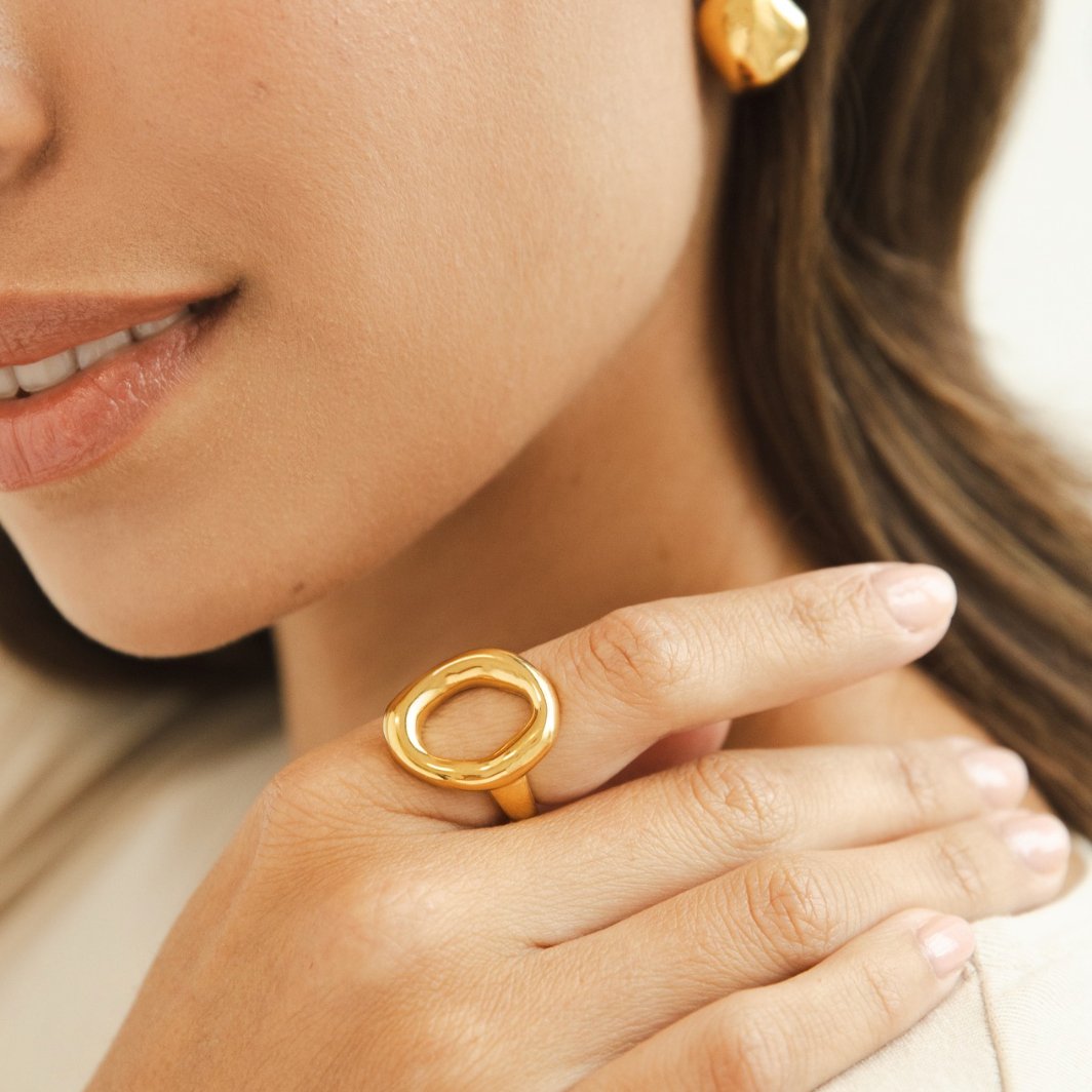 Zachte gestructureerde gouden ring