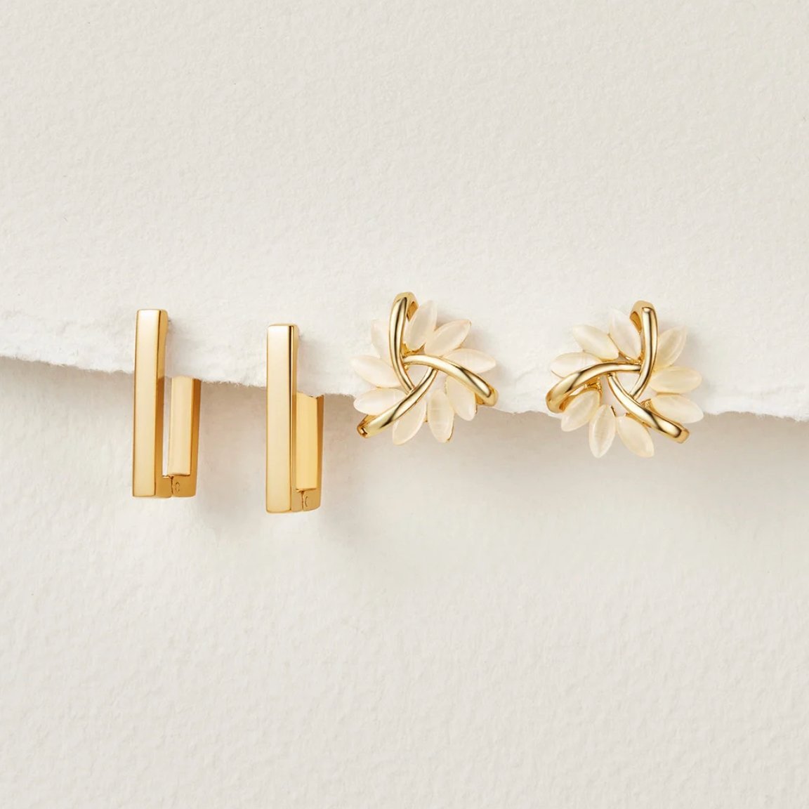 Elegante gouden oorbellen met bloemmotief