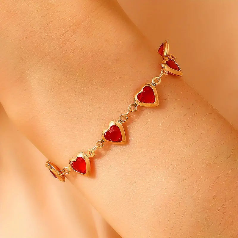 Elegante gouden armband met subtiele garnet steentjes
