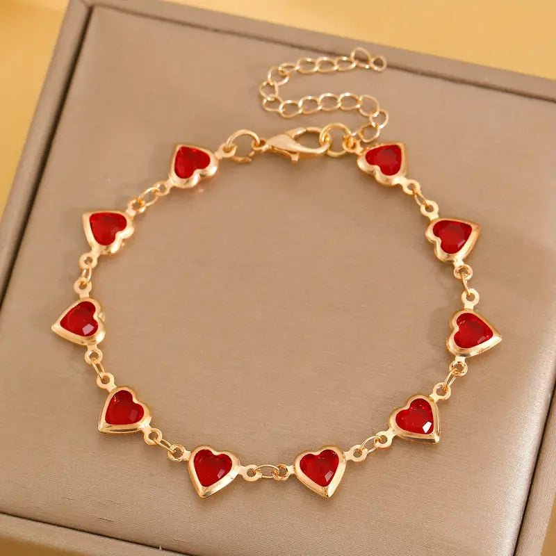 Elegante gouden armband met subtiele garnet steentjes