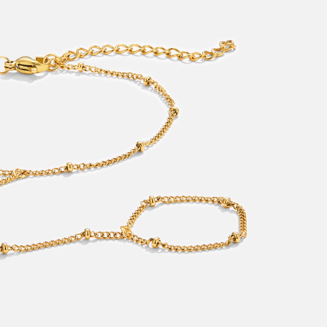 Elegante gouden armband met verfijnde details
