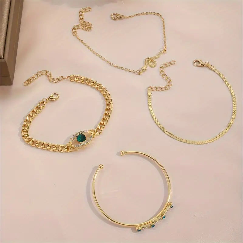 Elegante gouden armband met verfijnde details