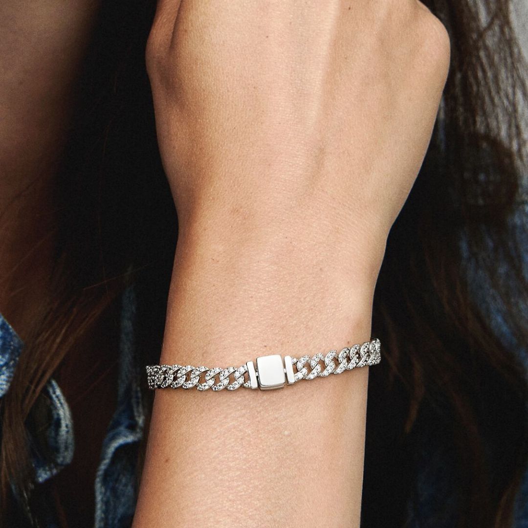 Elegante gouden armband met moissaniet details
