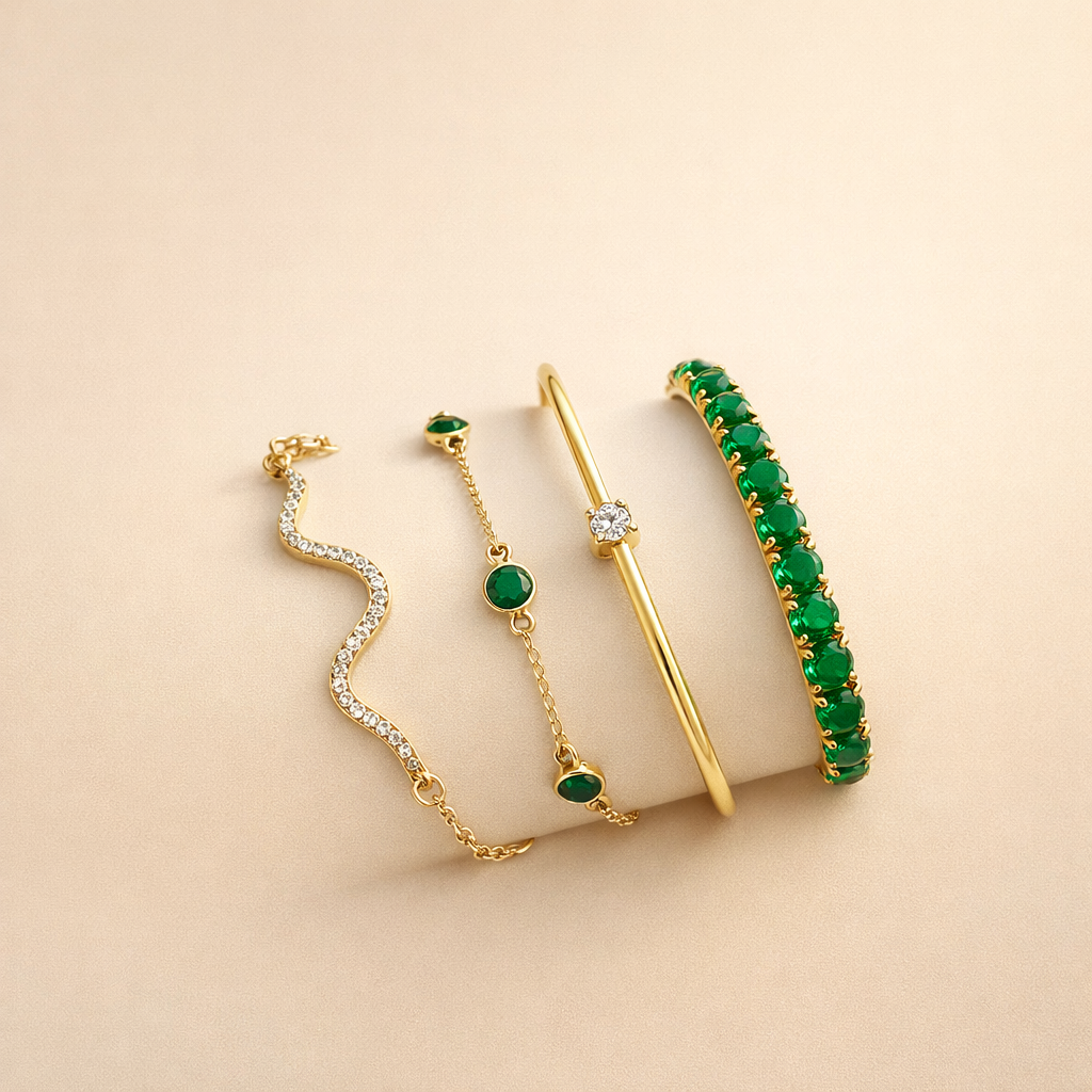 Goudkleurige Armbandenset met Emeraldgroene Stenen