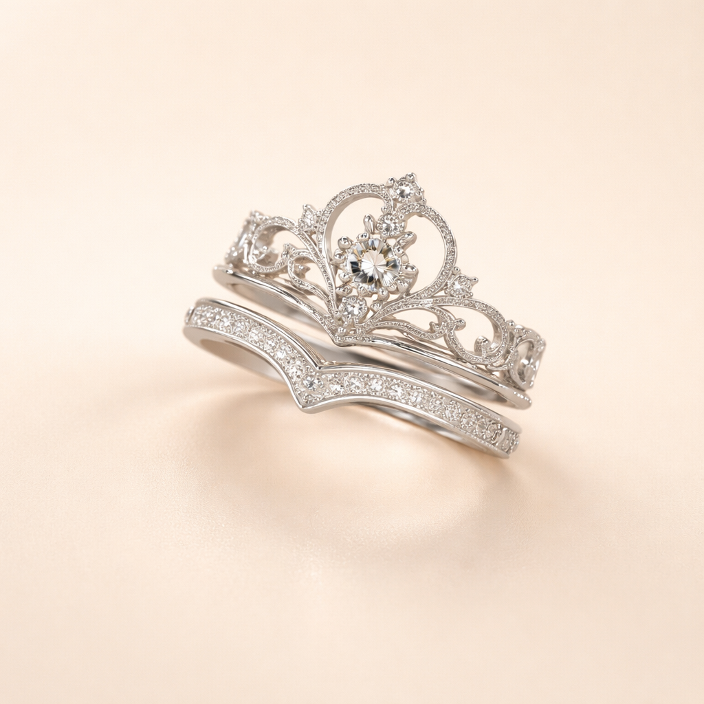 Elegante zilveren ringset met glanzende kroon