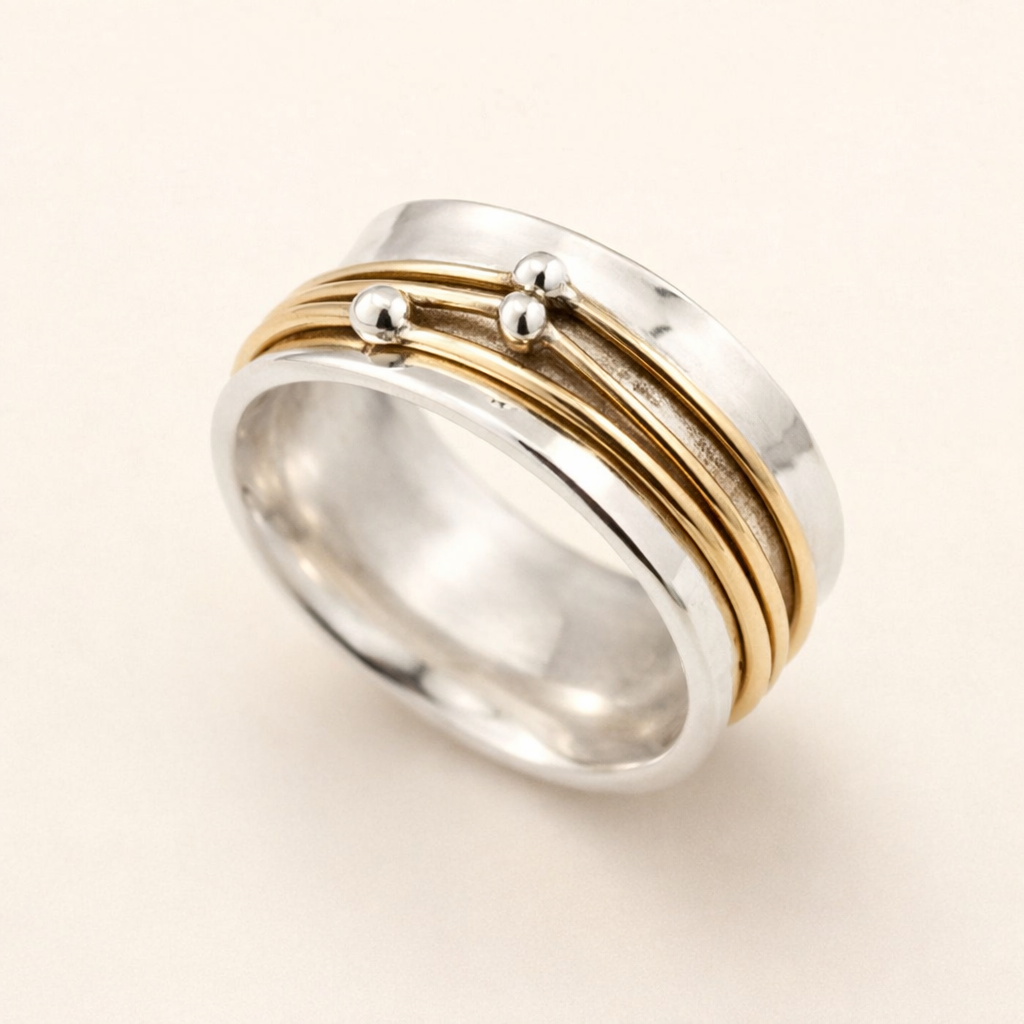 Elegante gelaagde ring van gemengd goud en zilver