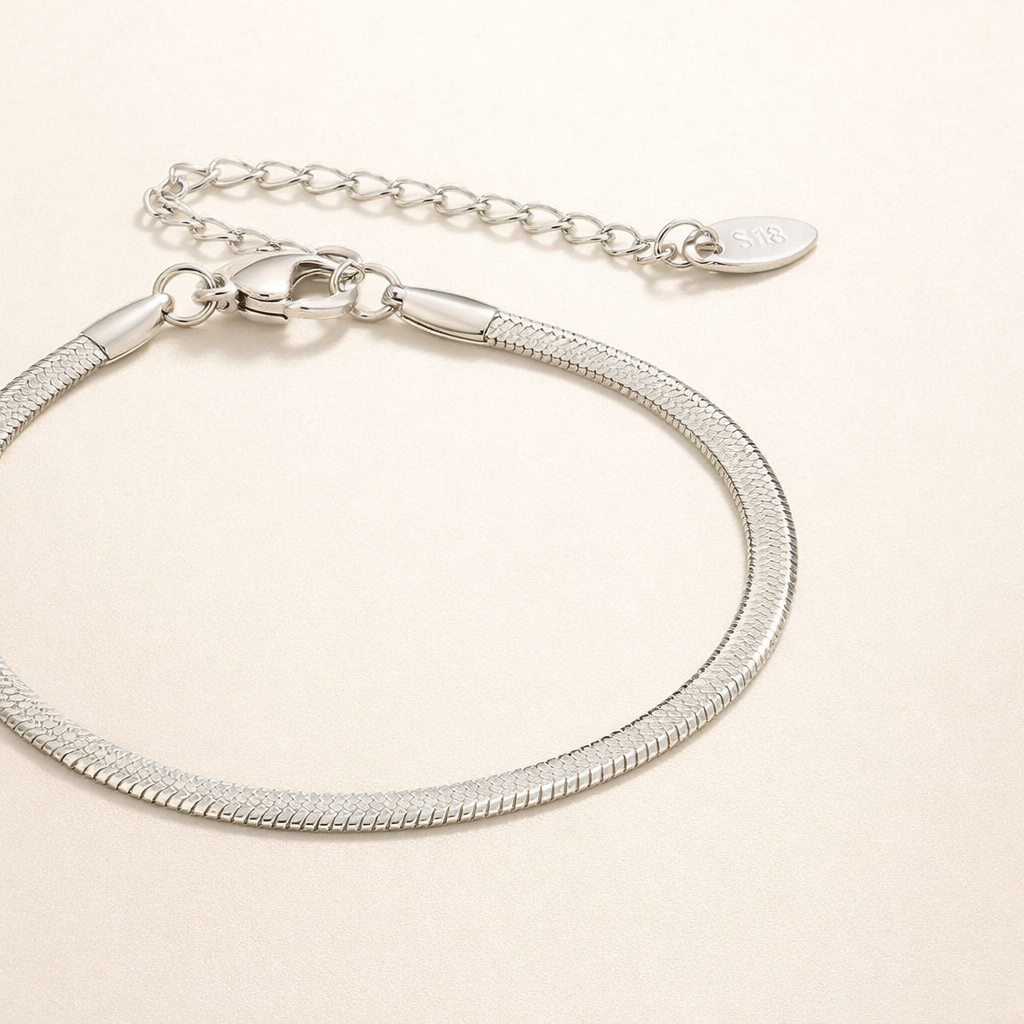 Elegante zilveren armband met slangenmotief