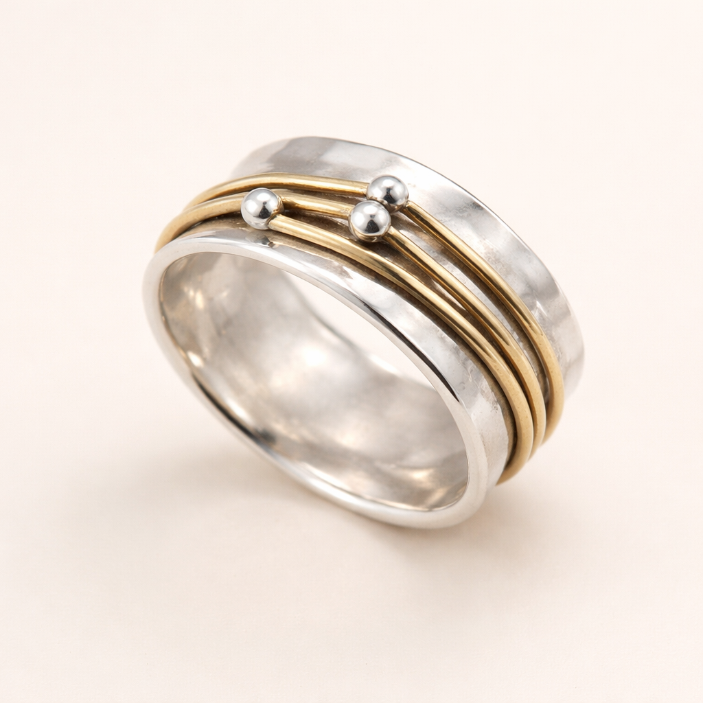 Verfijnde gouden vintage ring met subtiele details