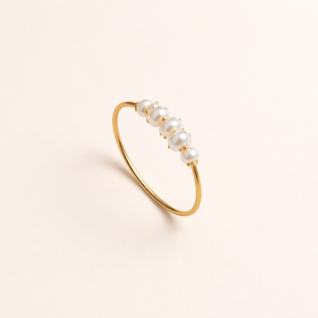 Elegante zoetwaterparelring in zacht zilver