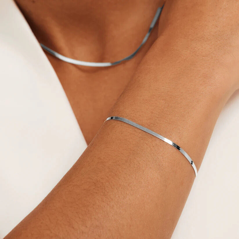 Zachte witgouden armband met slangenmotief