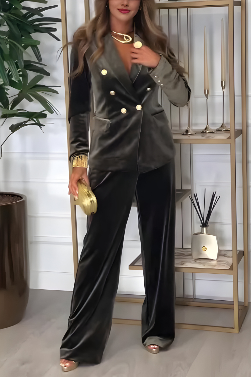 Chique tweedelig pak: donkergroene dubbelrijige blazer met gouden knopen, wijde pantalon