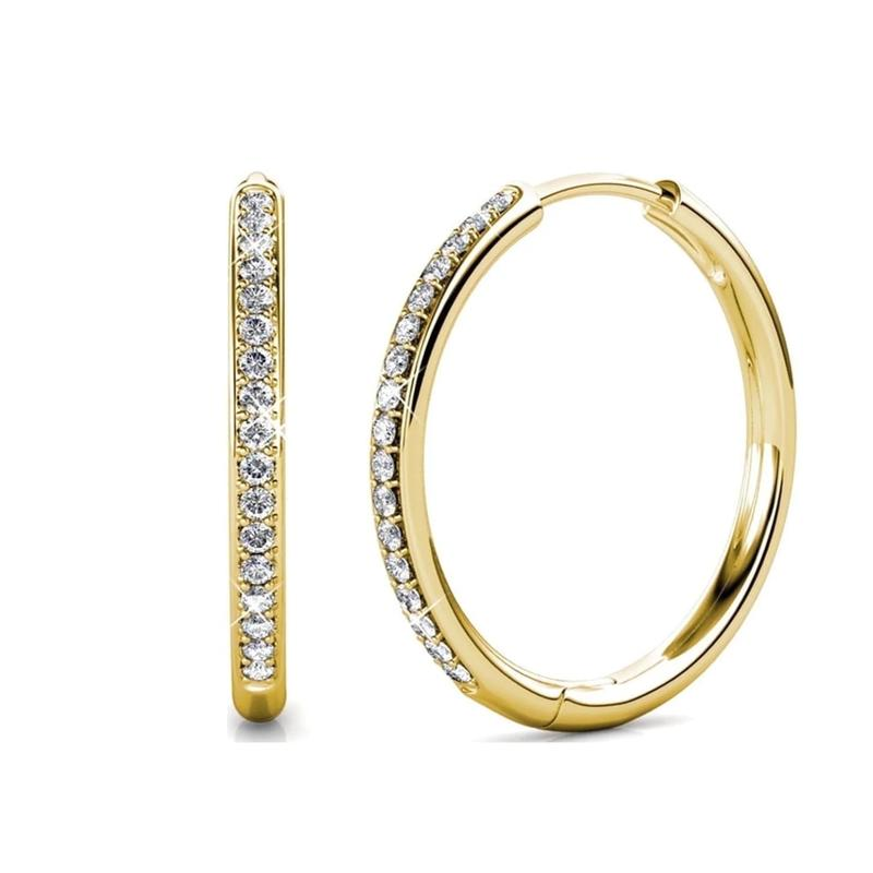 Elegante gouden oorbellen met pave-details