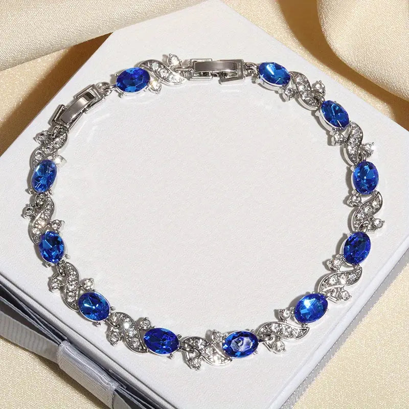 Elegante witgouden armband met verfijnde details