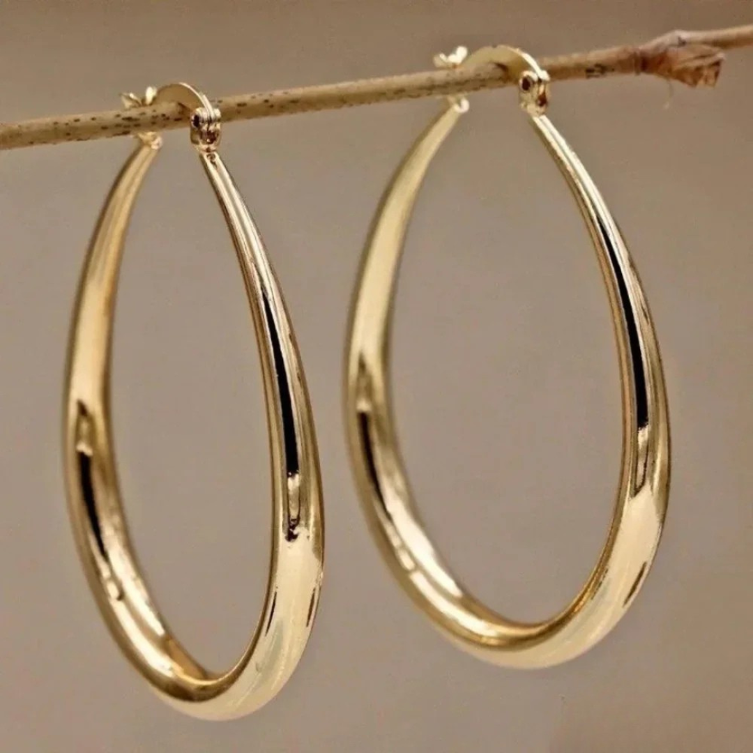 Stijlvolle gouden oorringen met gladde afwerking