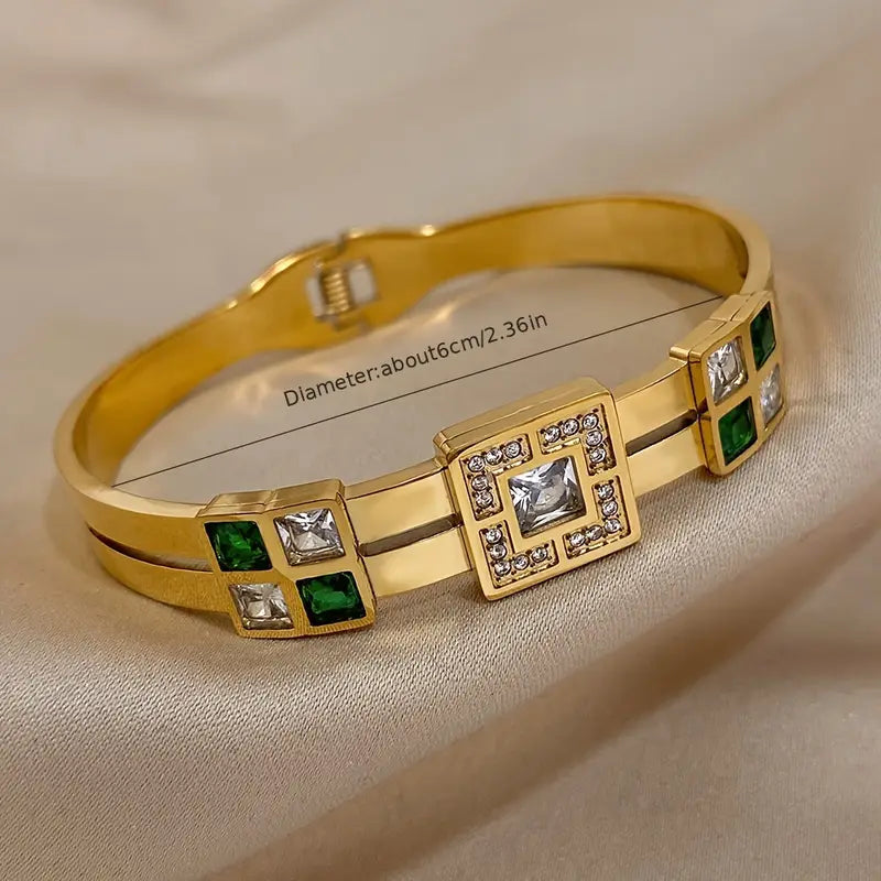 Elegante gouden armband met verfijnde details