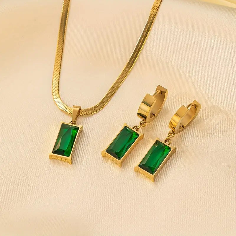 Elegante gouden ketting met maan en zirkonia