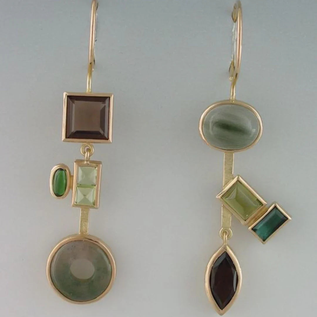 Elegante gouden oorbellen met hangende kristallen