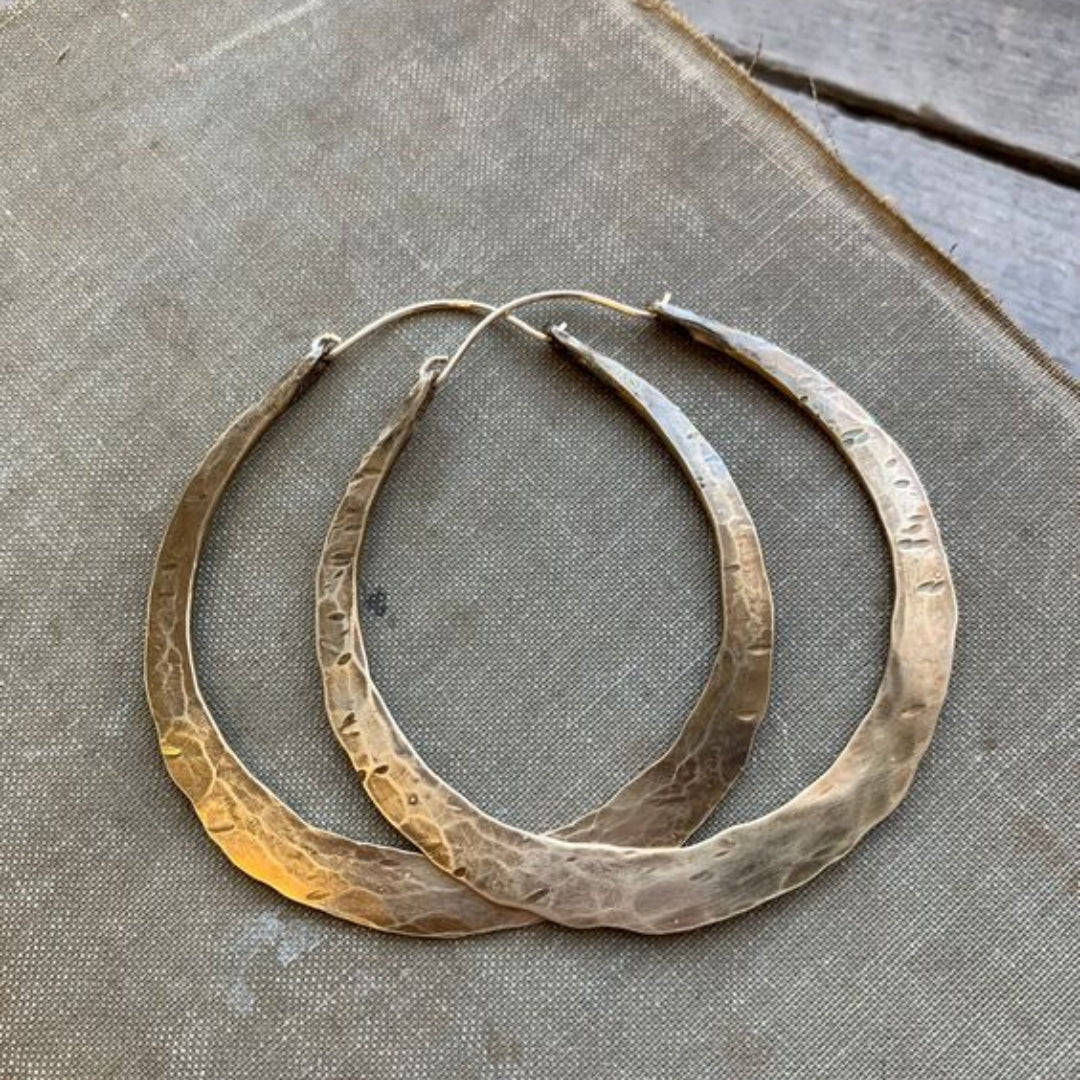 Elegante zilveren oorbellen met verfijnde lussen