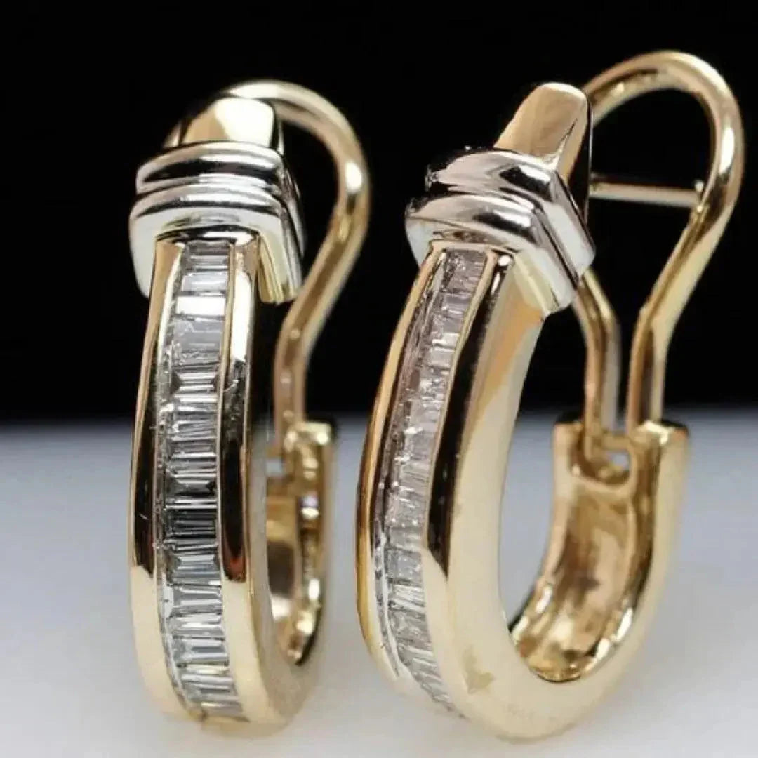 Elegante gouden oorbellen met sprankelende diamanten