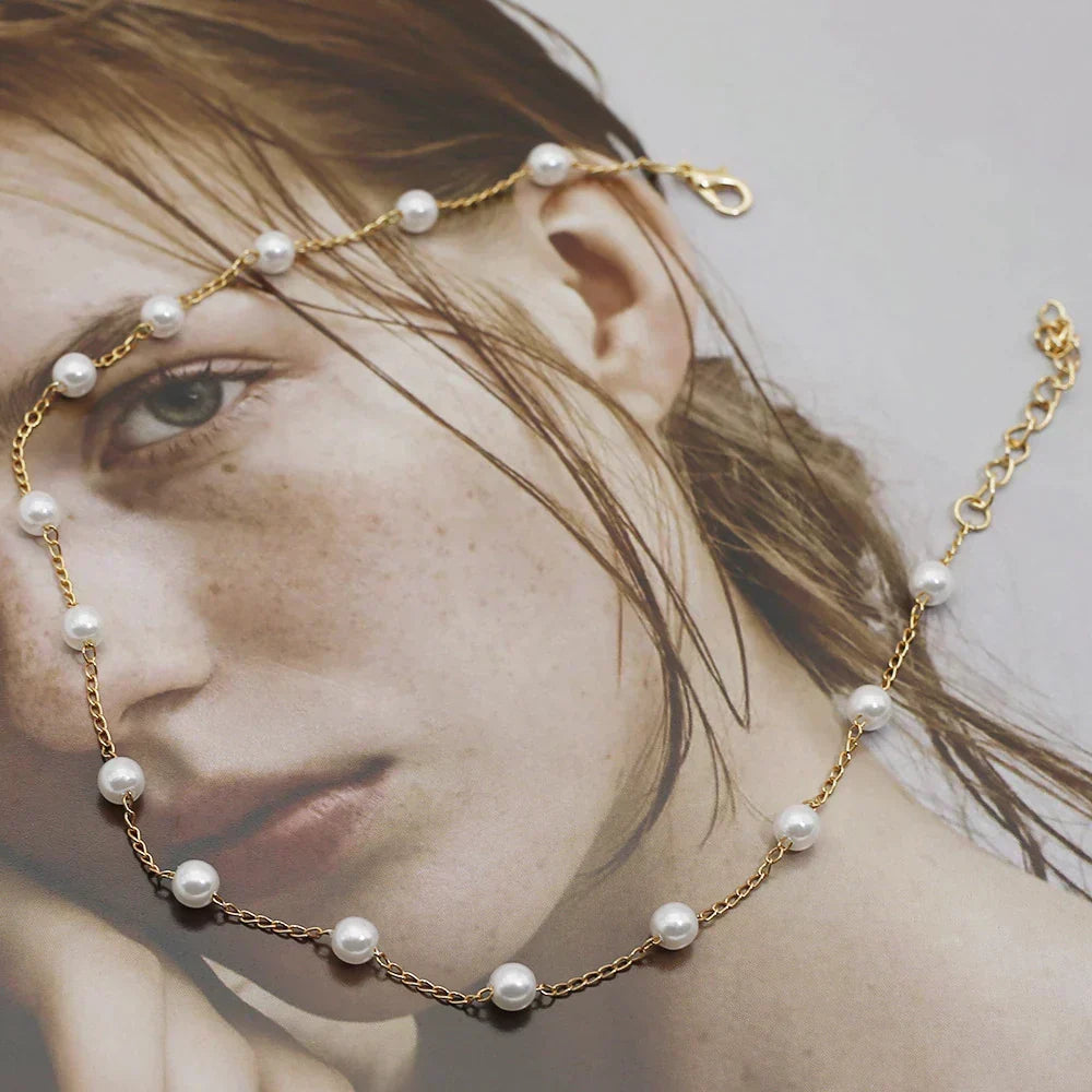 Minimalistische gouden ketting met subtiele zirkonia steentjes