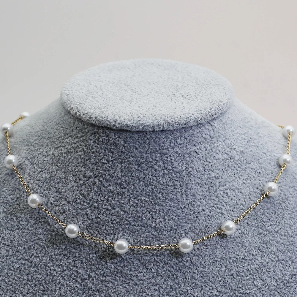 Minimalistische gouden ketting met subtiele zirkonia steentjes