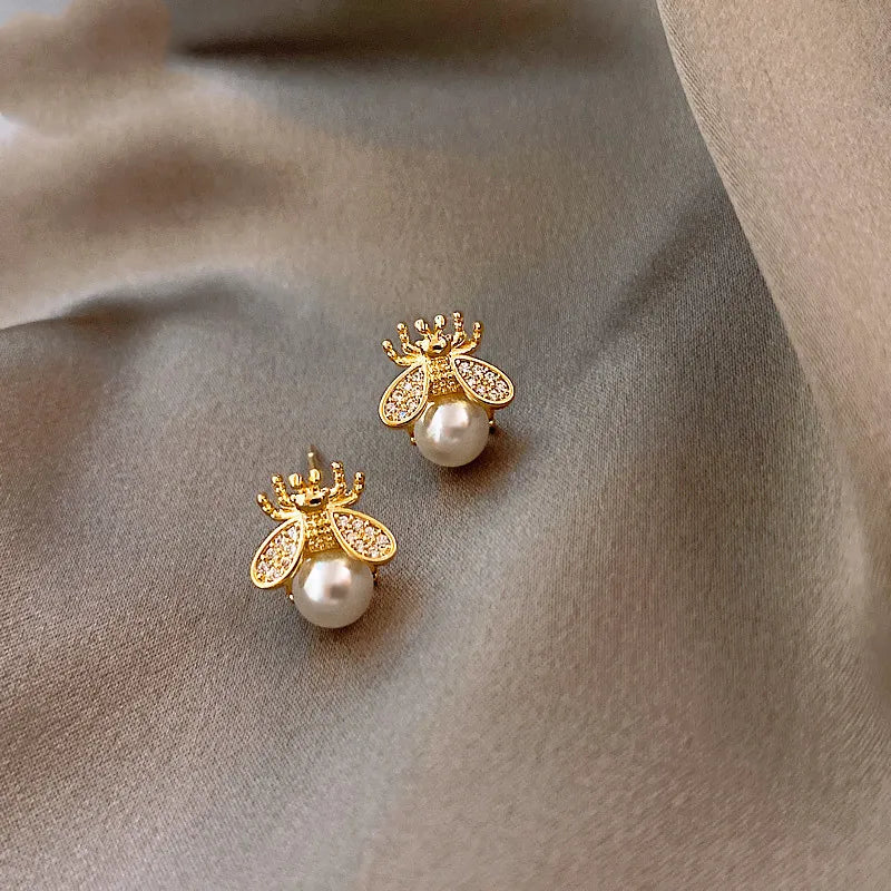 Honingbij Parel Stud Oorbellen – Elegante Gouden Sieraden voor Vrouwen