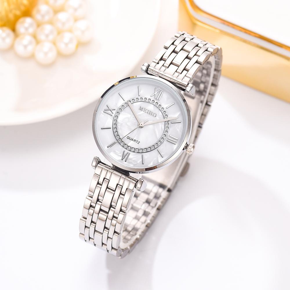 Elegante horloge met subtiele gouden details