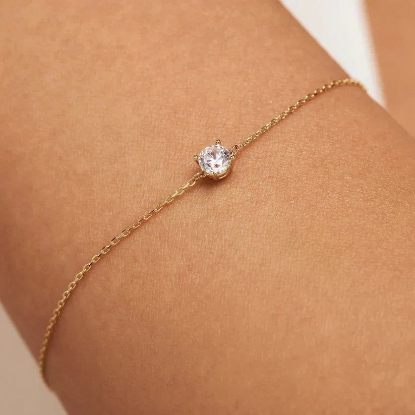 Elegante witgouden armband met verfijnde details