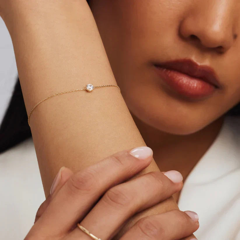 Elegante witgouden armband met verfijnde details