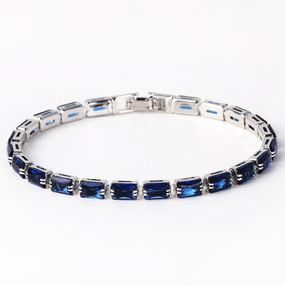 Elegante witgouden armband met verfijnde details