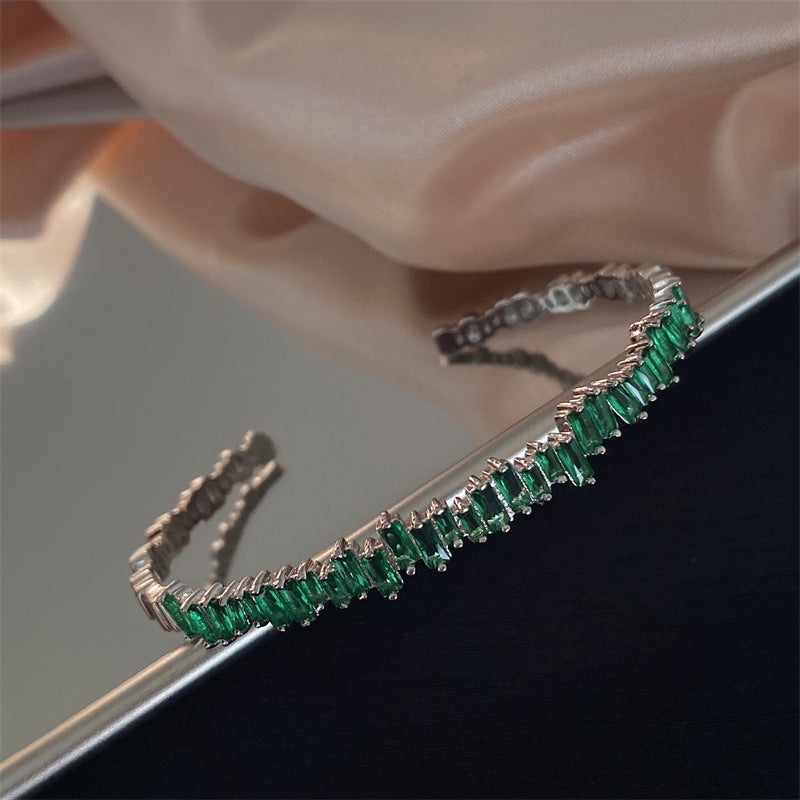 Elegante witgouden armband met verfijnde details