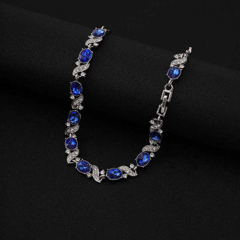 Elegante witgouden armband met verfijnde details