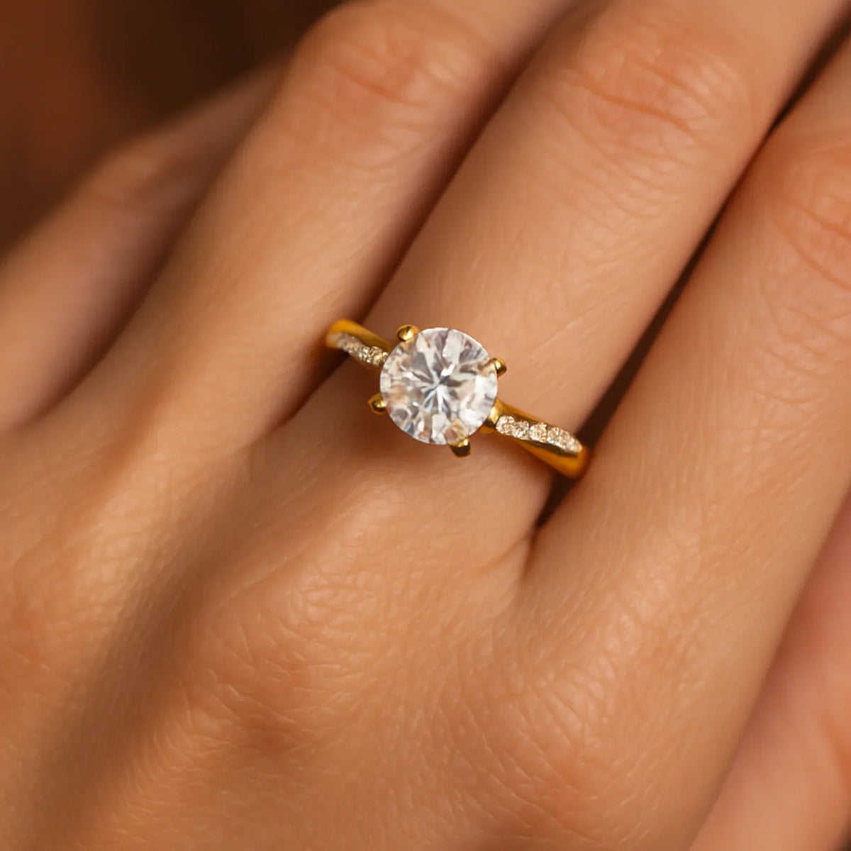 Elegante ring met kristallen in goud en zilver