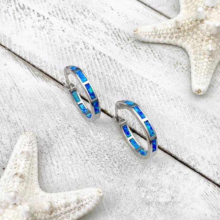 Elegante zilveren oorbellen met opaal in oceaanstijl