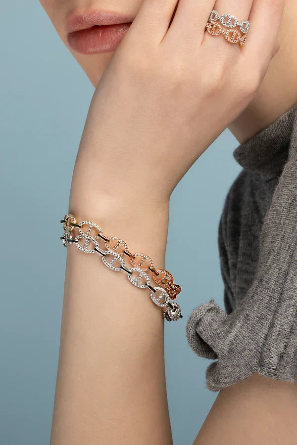 Zachte witgouden armband met delicate details